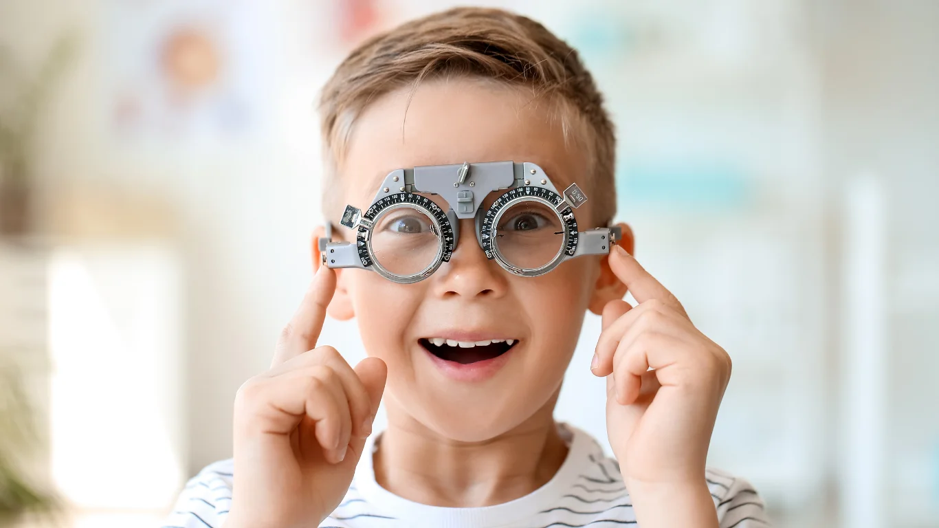 Synstesting av barn hos optiker